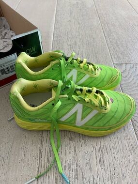 Run Disney Tinkerbell Sneakers Womens 6.5 excellent condition